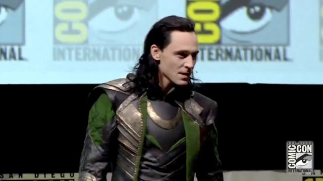 Том Хиддлстон в образе Локи на Комик-коне: Начало (Rus Sub) смотреть онлайн