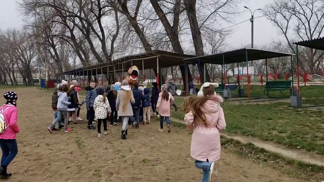 БЕГИ ФОРЕСТ БЕГИ .40 детей гонятся за ГАВРЮШЕЙ!!! смотреть онлайн