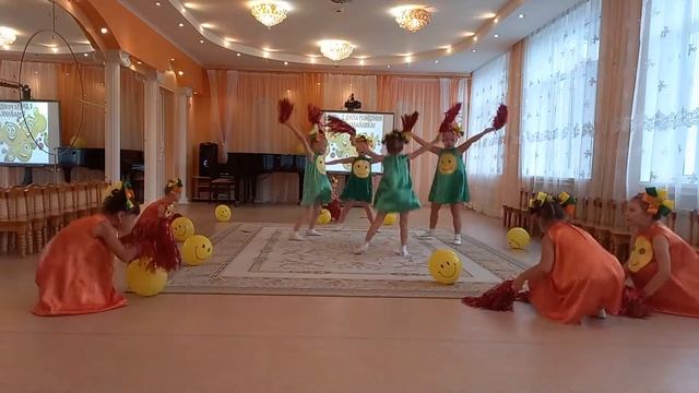 Ансамбль "Звёздочки", Танец "Смайлики " смотреть онлайн