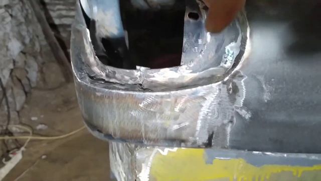 Mercedes w 210 из утиля в машину часть 10.3.подфарник, грунт, сварка смотреть онлайн