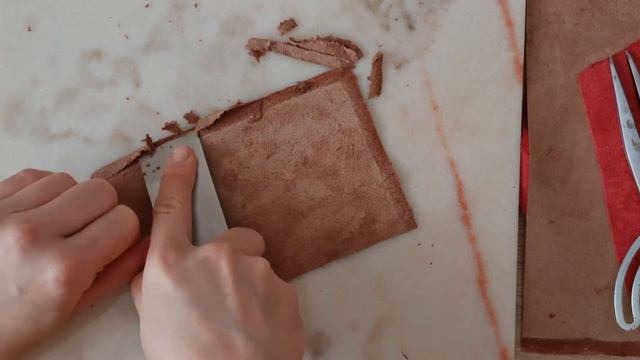 [создание Crossbody / Making Crossbody] #2. Cпуск края, брусовка кожи, шерфование