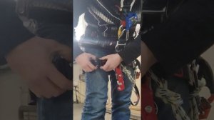 Как подобрать удобную страховочную систему для очистки от снега кровли или работ по промальпинизму.