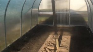 Подпирайте свои теплички на зиму. Неплохой способ подпорки теплиц из поликарбоната.