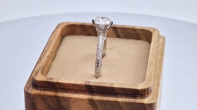 Помолвочное кольцо с бриллиантами смотреть онлайн