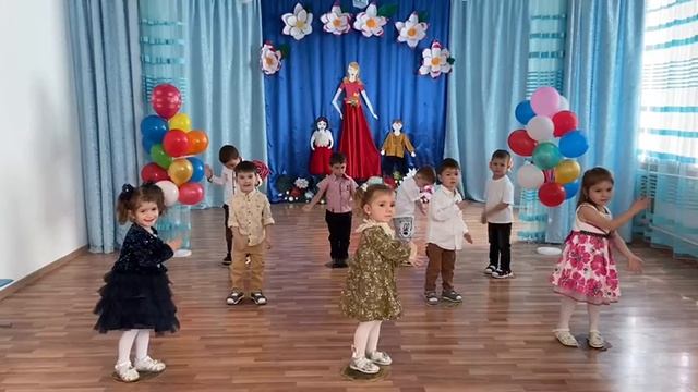Поздравления с Днем дошкольного работника Звездочки танцуют смотреть онлайн