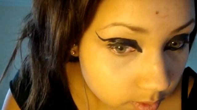 Rihanna 'Rated R' Makeup tutorial смотреть онлайн