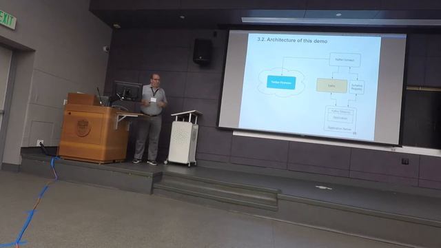 Building streaming data applications using Kafka*[Connect + Core + Streams] by Slim Baltagi смотреть онлайн