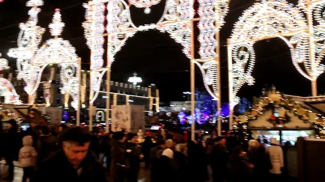 Предновогодняя Москва. Театральная площадь. смотреть онлайн