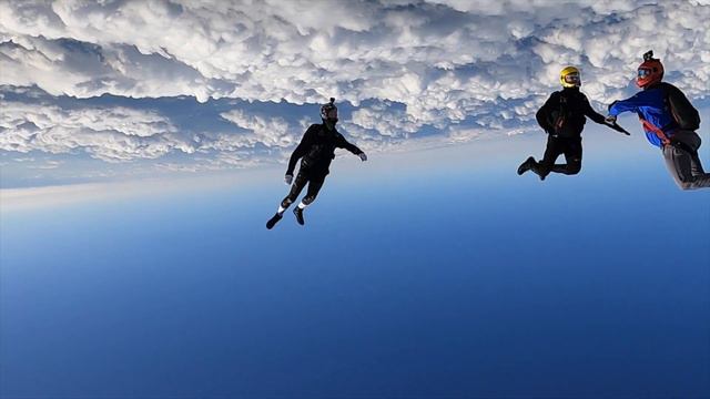 Freefly Dayz at Skydive Buzz смотреть онлайн