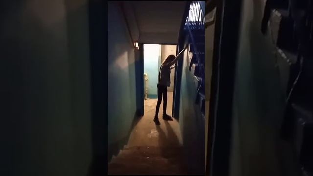 компрессионный перелом позвоночника. Тренировки на лестничной площадке. смотреть онлайн