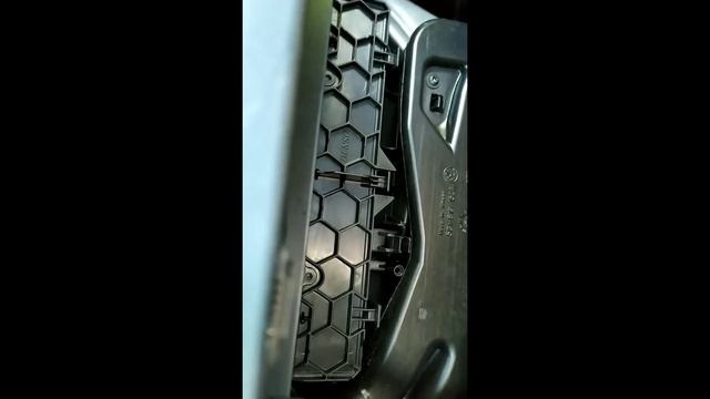 Шкода Октавия А7 NEW!!! Замена салонного фильтра своими руками. смотреть онлайн