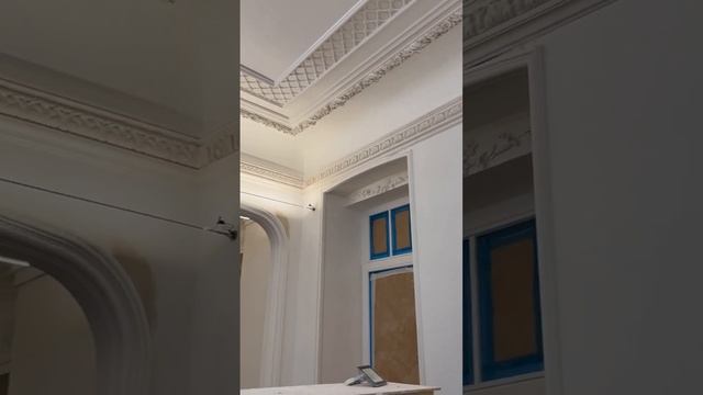 Оформление потолка в старом фонде Петербурга. Высота потолков 3.8 м., длина пролета почти 6 метров. смотреть онлайн