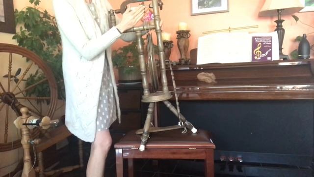 Настройка старинной вертикальной самопрялки с двойным приводом. смотреть онлайн