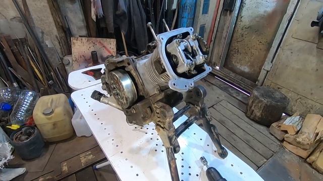 Сборка ЦПГ и тестовый запуск двигателя 139QMB. часть 1. смотреть онлайн