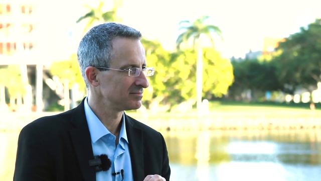 Оптимизм в сложные времена и секреты счастья: интервью с Талом Бен-Шахаром | Счастье Talk #19 смотреть онлайн