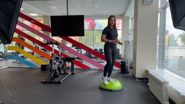 выпады назад на полусфере