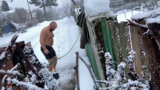 Закаливание холодной водой💧лучший способ уберечься от простудных заболеваний🤧 смотреть онлайн