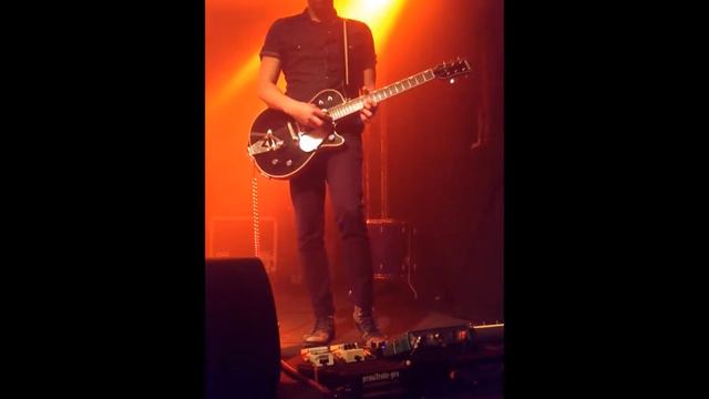 Steven Chen using his e-bow during Wishing Well смотреть онлайн