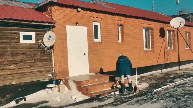 Пока ждал тестя поставил рацию на крышу дома. И просто весёлый день ? смотреть онлайн