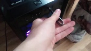 КАК ВСТАВИТЬ ФЛЕШКУ В КОМПЬЮТЕР!!!