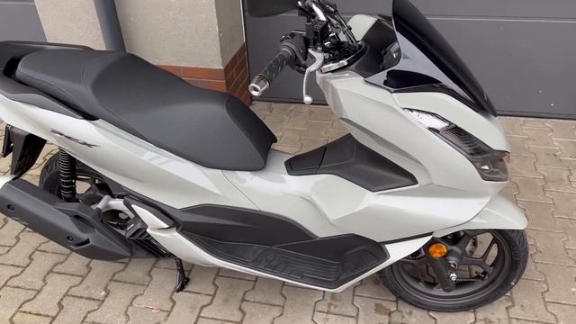 Honda PCX 125, Model 2023, NEW Color NHC60 PEARL JUPITER GRAY смотреть онлайн