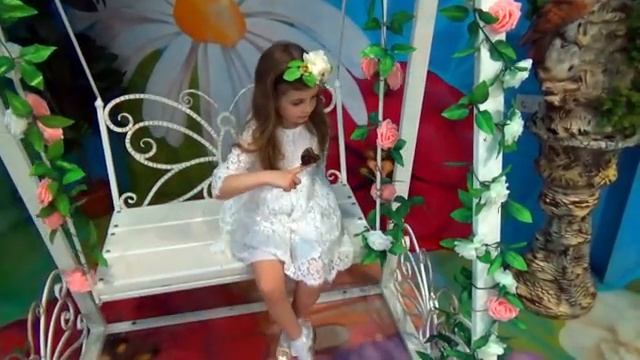 РУЧНЫЕ БАБОЧКИ. Прогулка в саду бабочек. Видео для детей. Детский канал Расти вместе с нами. смотреть онлайн