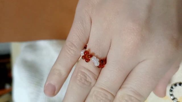 сколько у меня сейчас украшений из бисера❤. подпишись пожалуйста если ты плетёшь из бисера:) смотреть онлайн