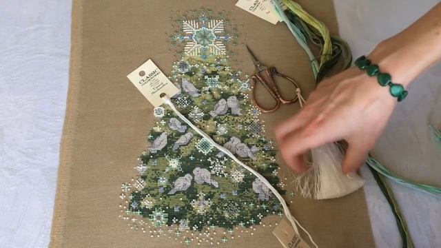 46. Вышивка крестом. Christmas Tree 2007 by Mirabilia. Готовая работа. смотреть онлайн