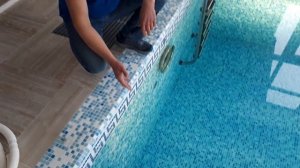 Донный слив бассейна из нержавейки - донный скиммер в бетонной чаше для слива воды