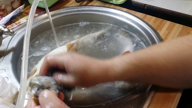 Как без проблем почистить рыбу (щуку). смотреть онлайн