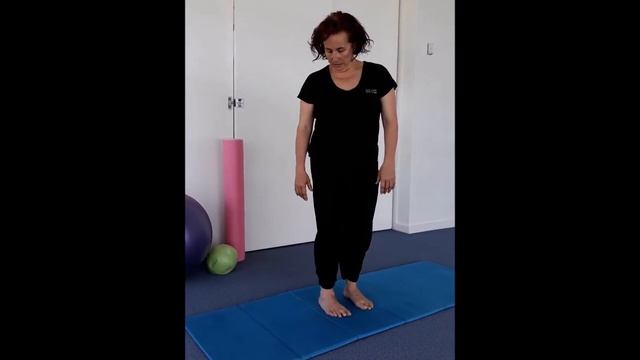 Bodywise Pilates - Roll Downs (demonstrated) смотреть онлайн