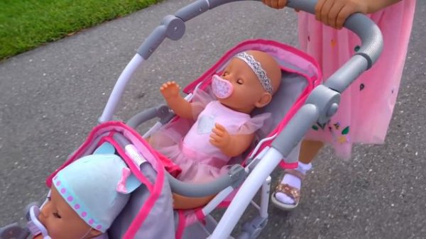 Roma play with noisy toys