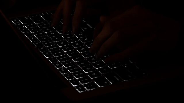 ASMR Typing on a MacBook Pro in the Dark, Glowing Keys смотреть онлайн