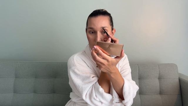 Разбор моей косметички . Девочкам за 35 смотреть особенно внимательно ! смотреть онлайн