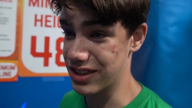 Trampoline Challenge! Loser has to get a girl’s phone number! смотреть онлайн