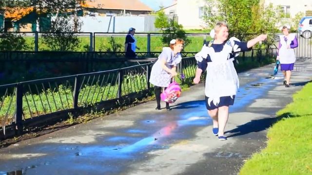 Подарок от родителей! Для детей 11 класса очень крутой видеоролик!!!! смотреть онлайн