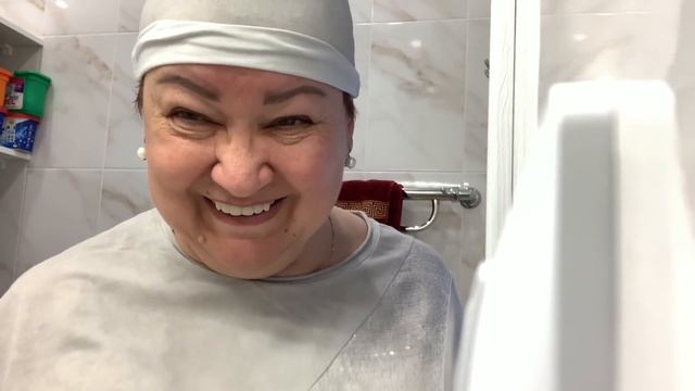 РАЗРЕЗАЛА КОСТЮМ ДЛЯ УБОРКИ КВАРТИРЫ! ДИЗАЙНЕР ОТДЫХАЕТ! смотреть онлайн