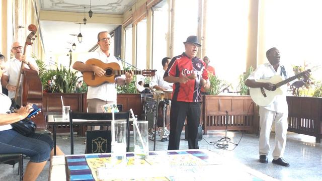 Pablo Milanes, Yolanda - busking in the streets of La Havana, Cuba смотреть онлайн