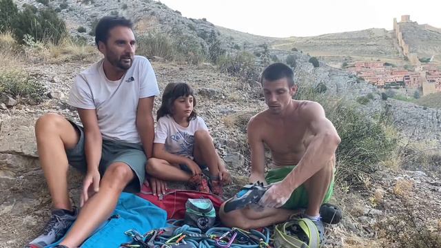 Escalada esportiva - educació física a casa - Entrevista a Miquel Navarro - Esports - Pedro i Pol смотреть онлайн