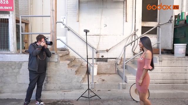 Вспышка Godox Witstro AD200Pro смотреть онлайн