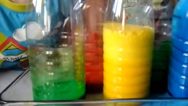 Разноцветный опыт**вулканы из моющего средства, соды,уксуса и цветных красителей смотреть онлайн