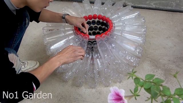 Unique Idea | Recycling Plastic Bottles to Make Beautiful Flower Pots For Your Garden смотреть онлайн