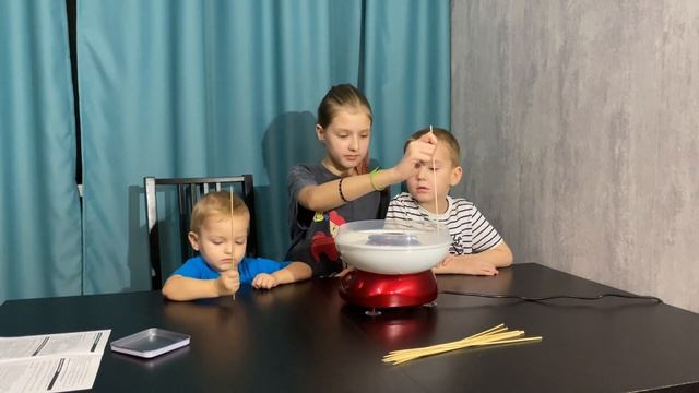 САХАРНАЯ ВАТА ДОМА.КАК ПРИГОТОВИТЬ СЛАДКУЮ ВАТУ/обзор аппарата смотреть онлайн