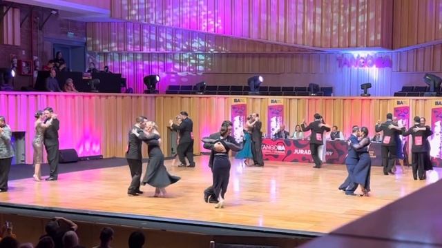Hoi Shan Leung y Victor Cho at Mundial de Tango 2023 semi-final song 2 смотреть онлайн