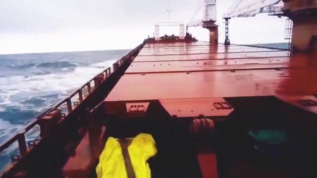 Охотское море, штормит🌊 смотреть онлайн