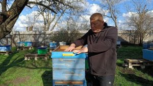 Универсальный подкрышник для улья.