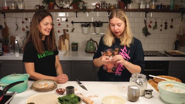 Аля Самохина: ньокки с бататом, вегбекон и шпинатно-кокосовый соус смотреть онлайн