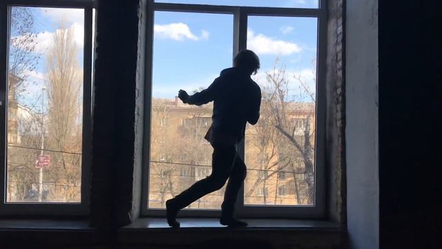 Миша прыгает в окно. 09.03.19 смотреть онлайн
