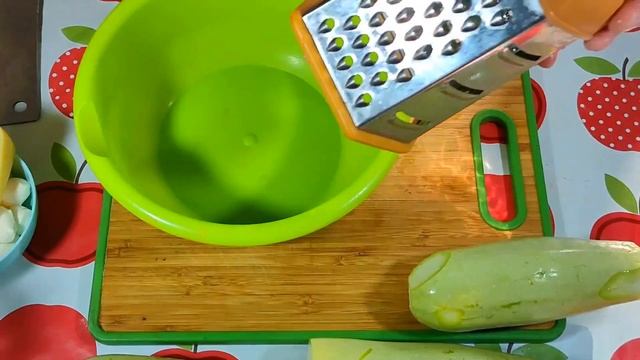 Так ОЛАДЬИ ИЗ КАБАЧКОВ вы точно не готовили! КАБАЧКОВЫЙ РУЛЕТ С КУРИЦЕЙ | ВЫСОКАЯ нет КУХНЯ смотреть онлайн