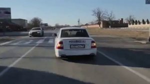 Приора дрифтует по городу